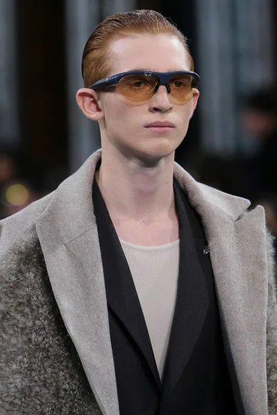 Look 17